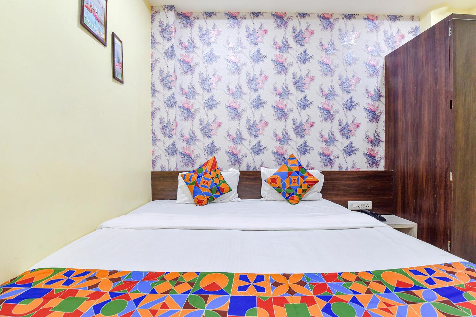 Fabexpress A2 And Restro Hotel Indaur Kültér fotó
