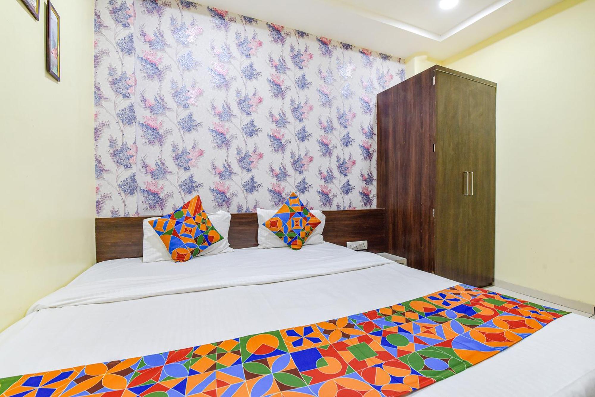 Fabexpress A2 And Restro Hotel Indaur Kültér fotó