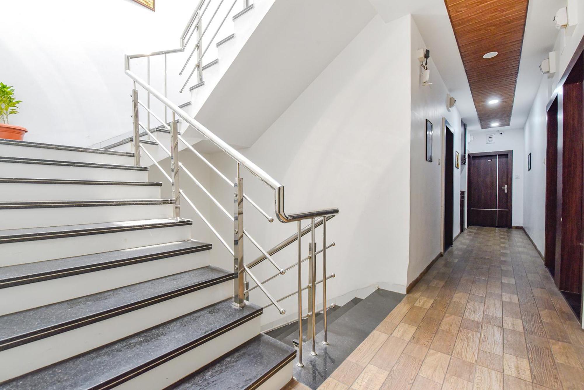 Fabexpress A2 And Restro Hotel Indaur Kültér fotó