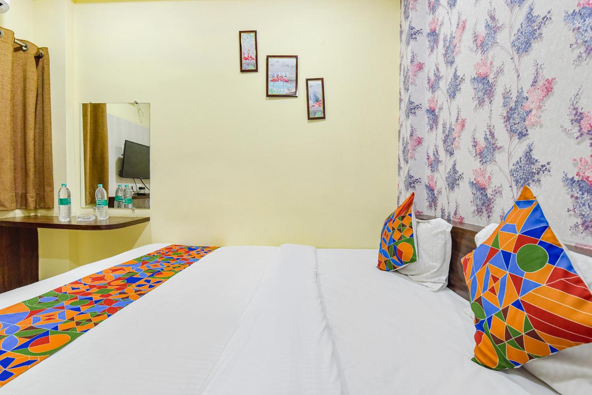 Fabexpress A2 And Restro Hotel Indaur Kültér fotó