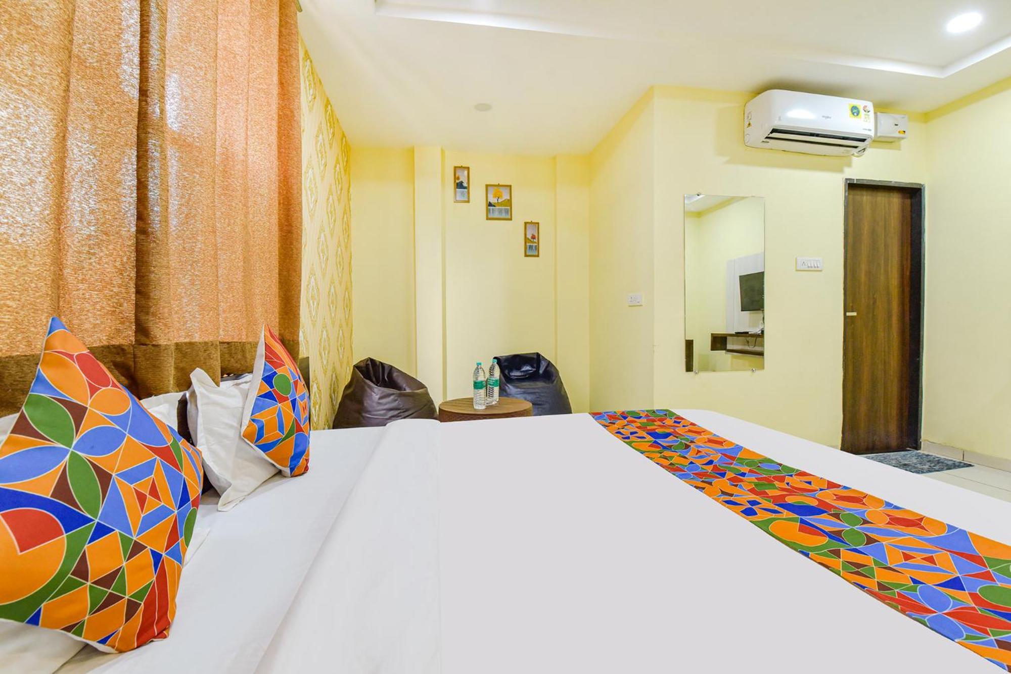 Fabexpress A2 And Restro Hotel Indaur Kültér fotó