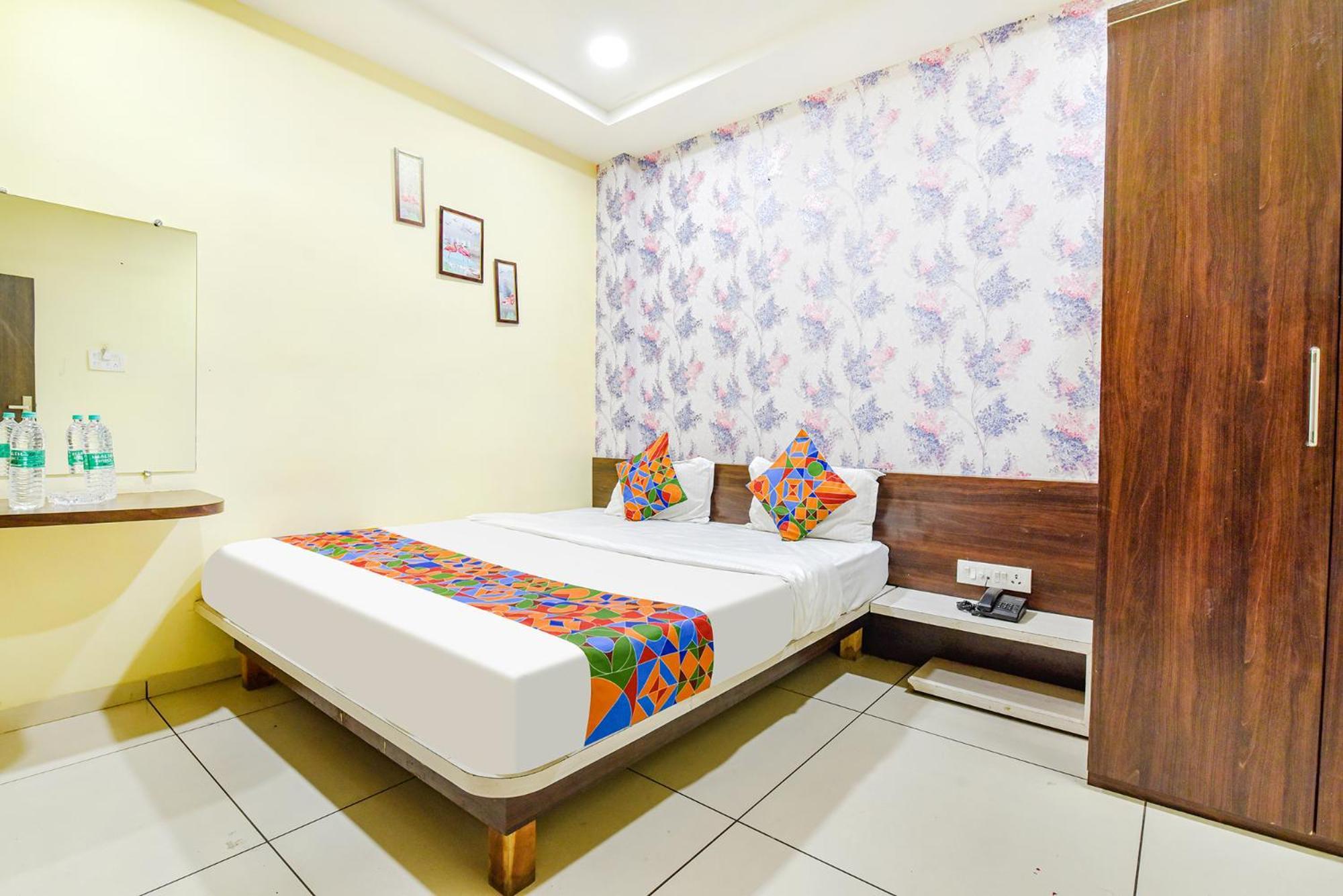 Fabexpress A2 And Restro Hotel Indaur Kültér fotó