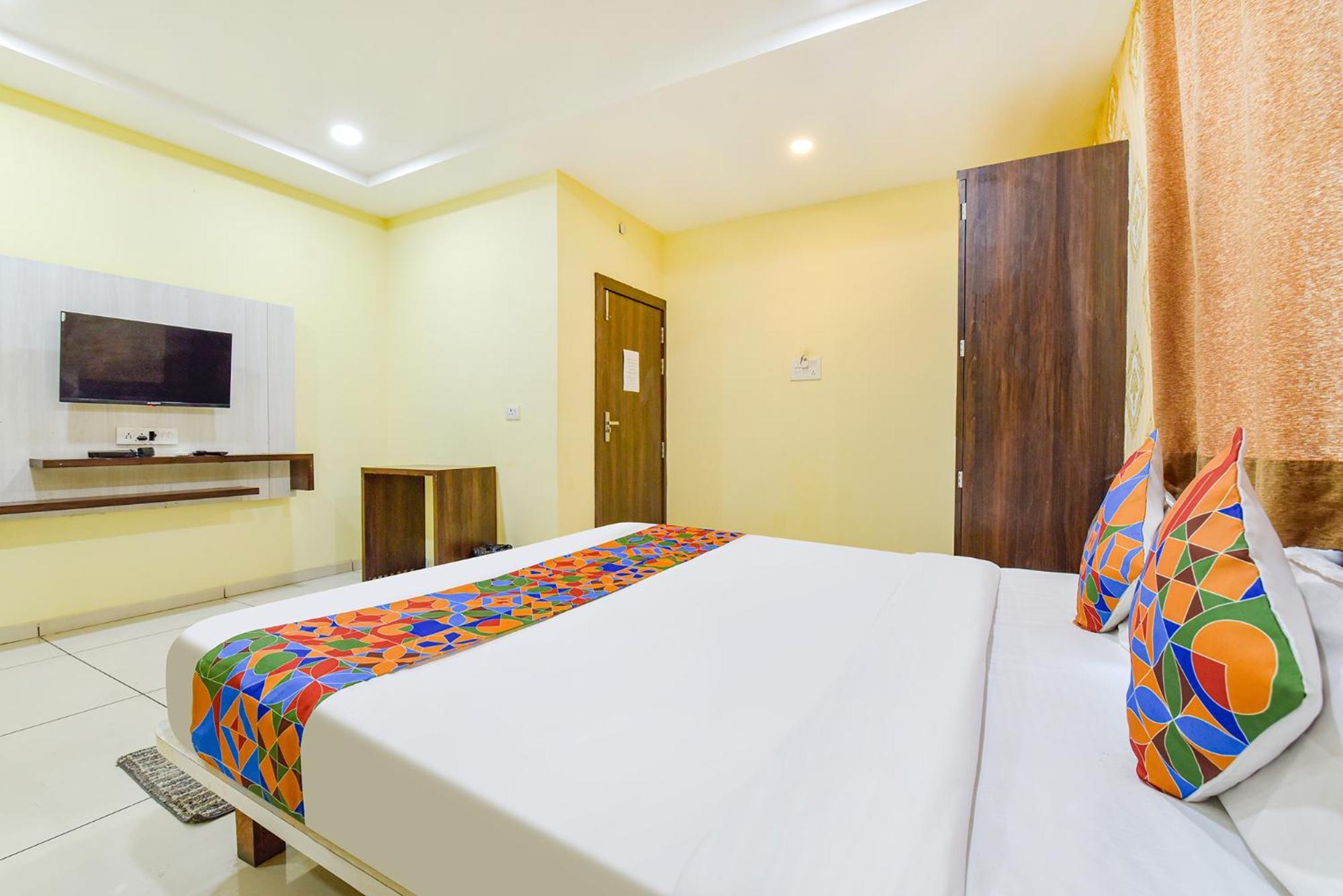 Fabexpress A2 And Restro Hotel Indaur Kültér fotó